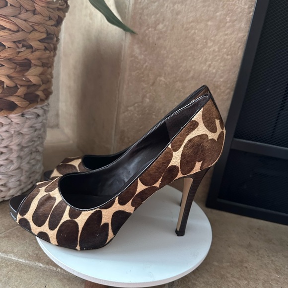 Heels - Picture 3 of 4